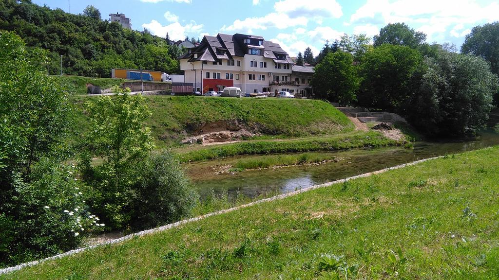 Sobe Sa Kupatilom Jajce يايتشه المظهر الخارجي الصورة